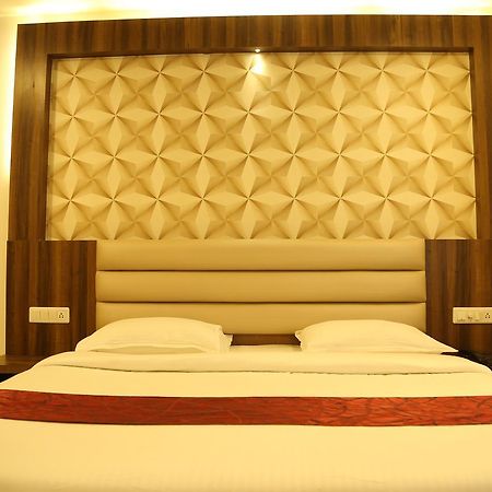 Hotel Shivananda 호스펫 외부 사진