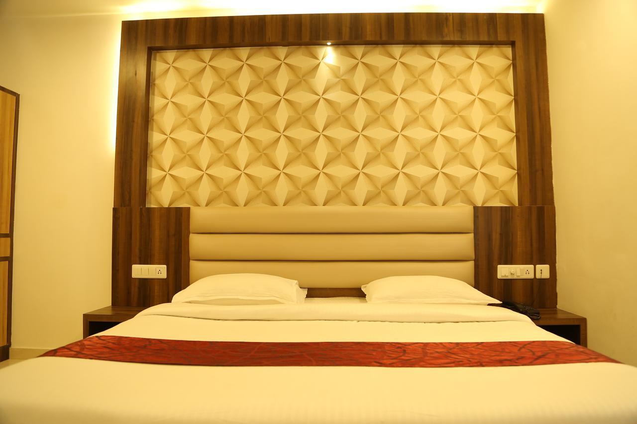 Hotel Shivananda 호스펫 외부 사진