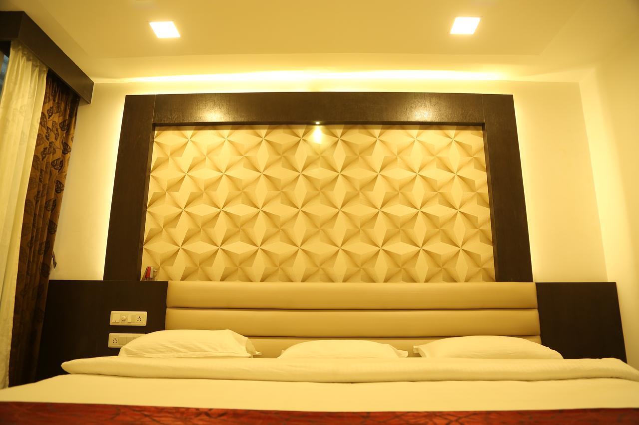 Hotel Shivananda 호스펫 외부 사진