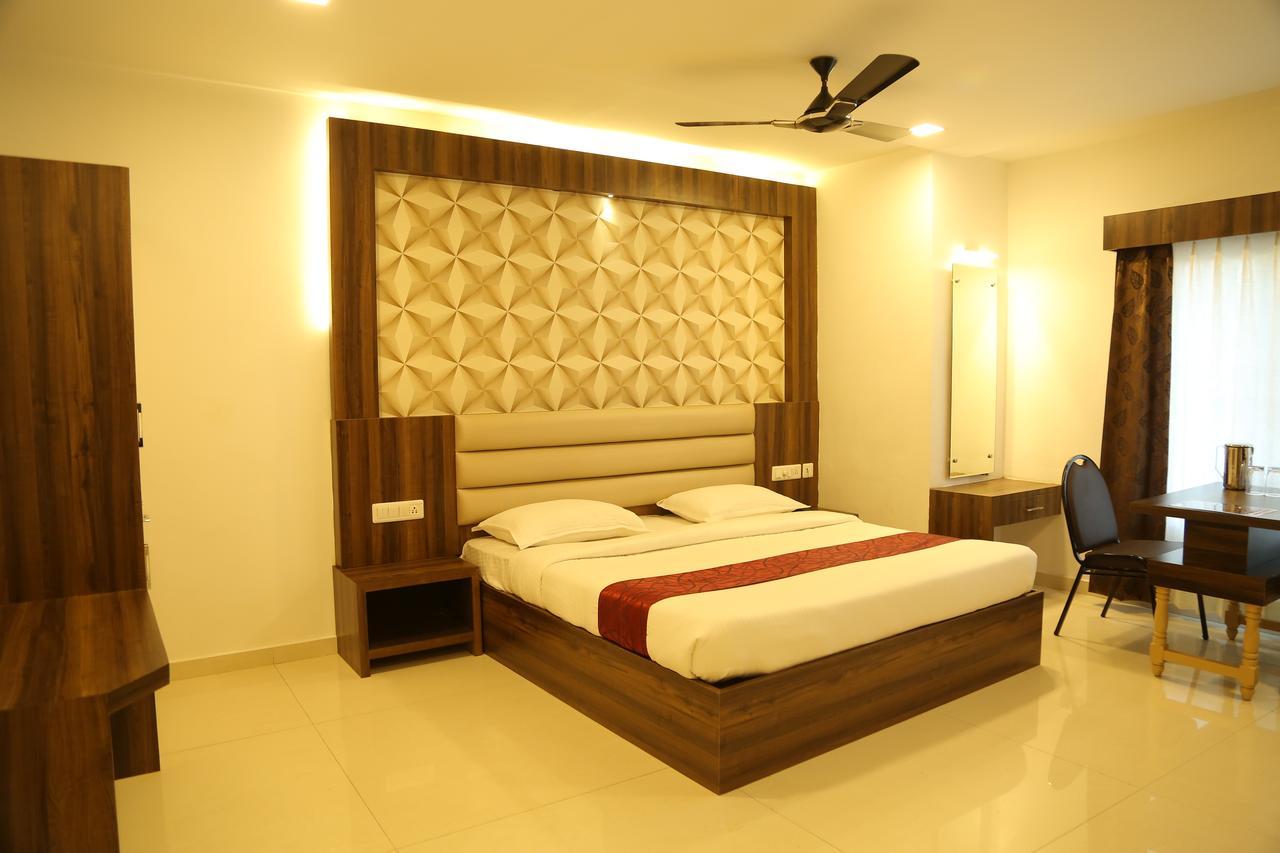 Hotel Shivananda 호스펫 외부 사진