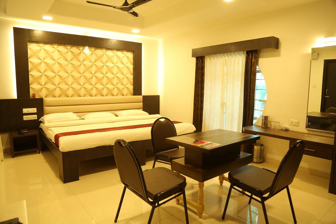 Hotel Shivananda 호스펫 외부 사진