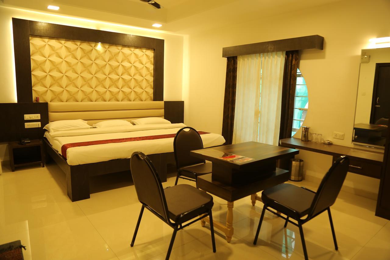 Hotel Shivananda 호스펫 외부 사진