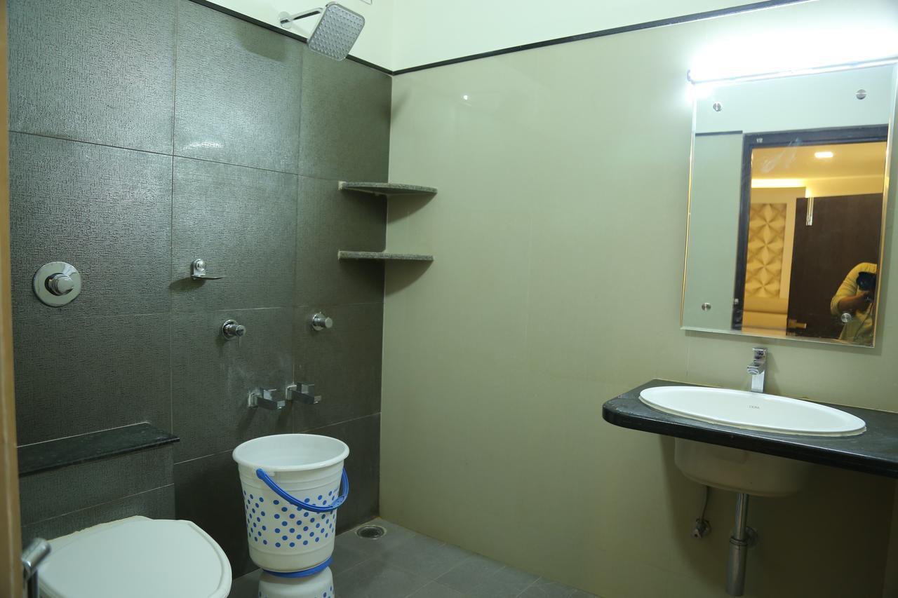 Hotel Shivananda 호스펫 외부 사진